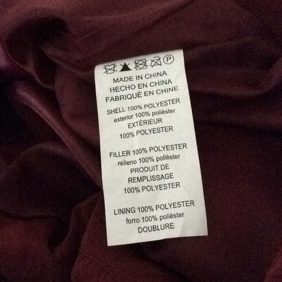 Michael Kors Womens Burgundy Puffer Vest       NWT - Picture 5 of 5